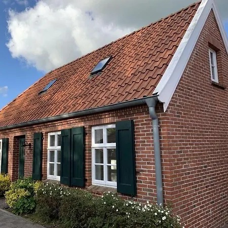 With Garden Near Greetsiel Ferienhaus *